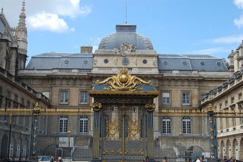 French court rules that mandatory expert determination provisions do not render arbitration clauses inapplicable