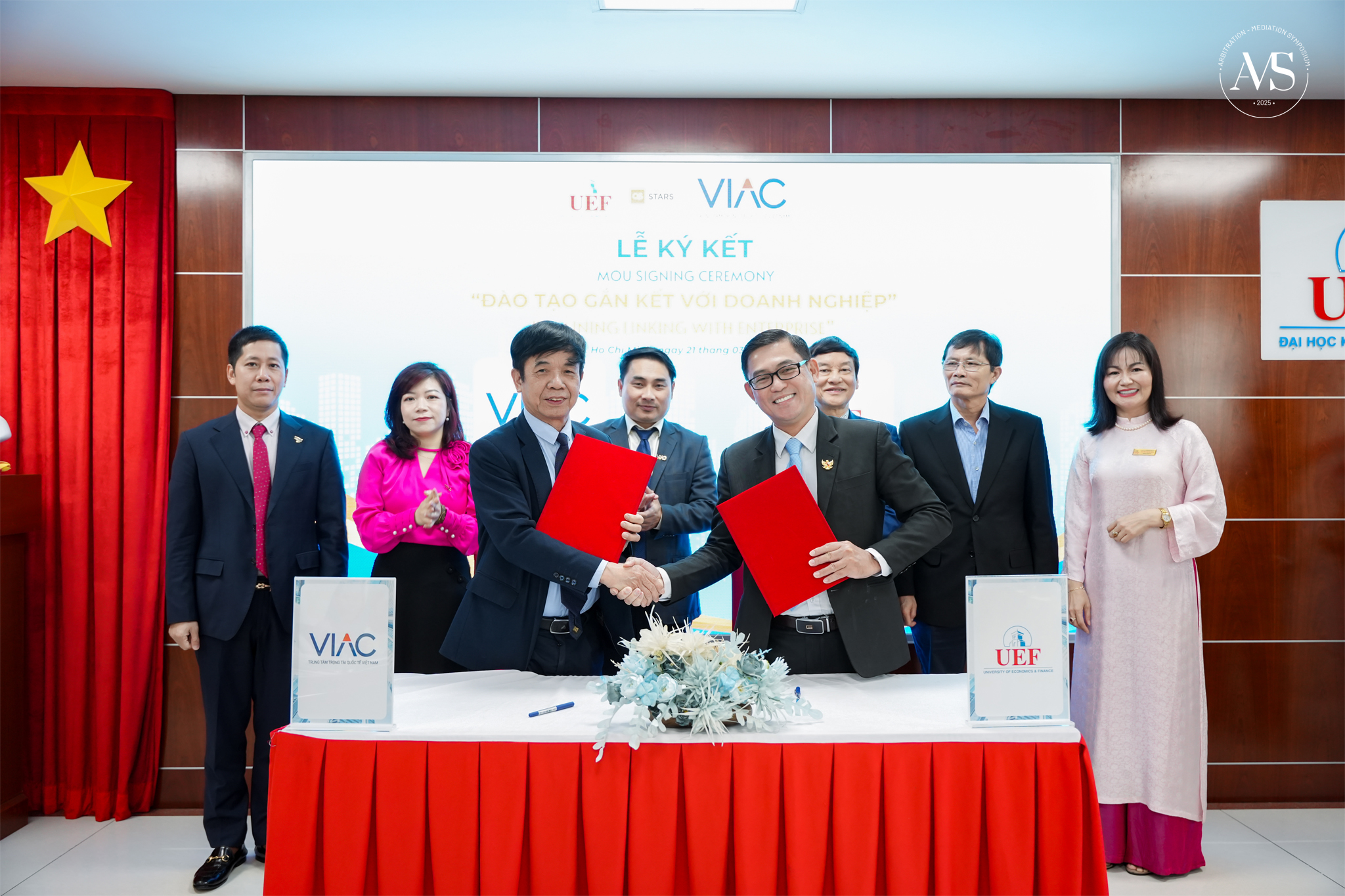 VIAC và Trường Đại học Kinh tế - Tài chính TP.HCM ký kết Biên bản Thỏa thuận hợp tác và phối hợp tổ chức thành công Hội thảo chuyên đề "Chiến lược rút ngắn thời gian giải quyết tranh chấp thông qua phương thức trọng tài và hòa giải"