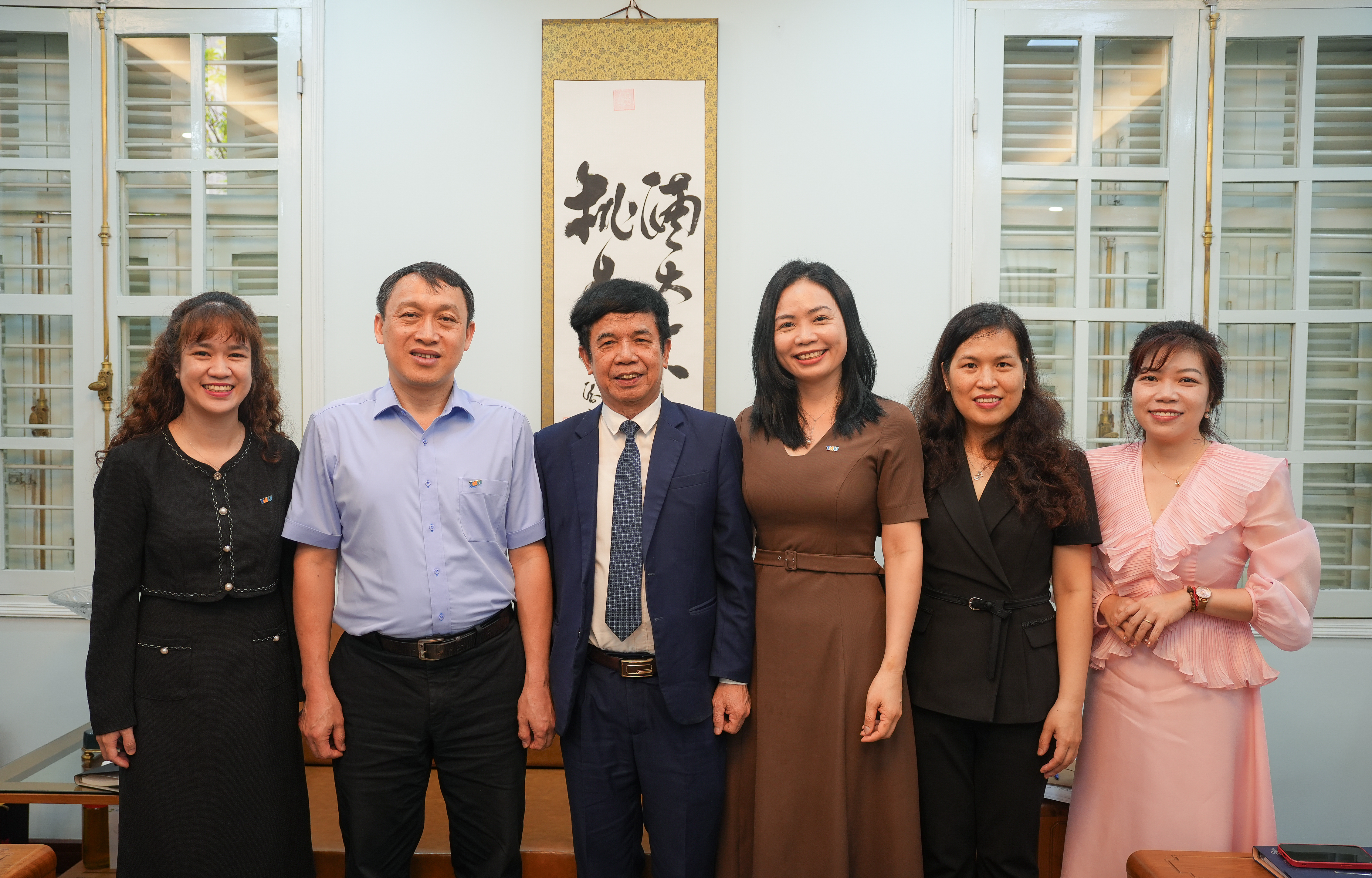VIAC làm việc với Trường Đại học Thương mại, chuẩn bị cho Lễ Ký kết Biên bản ghi nhớ Hợp tác
