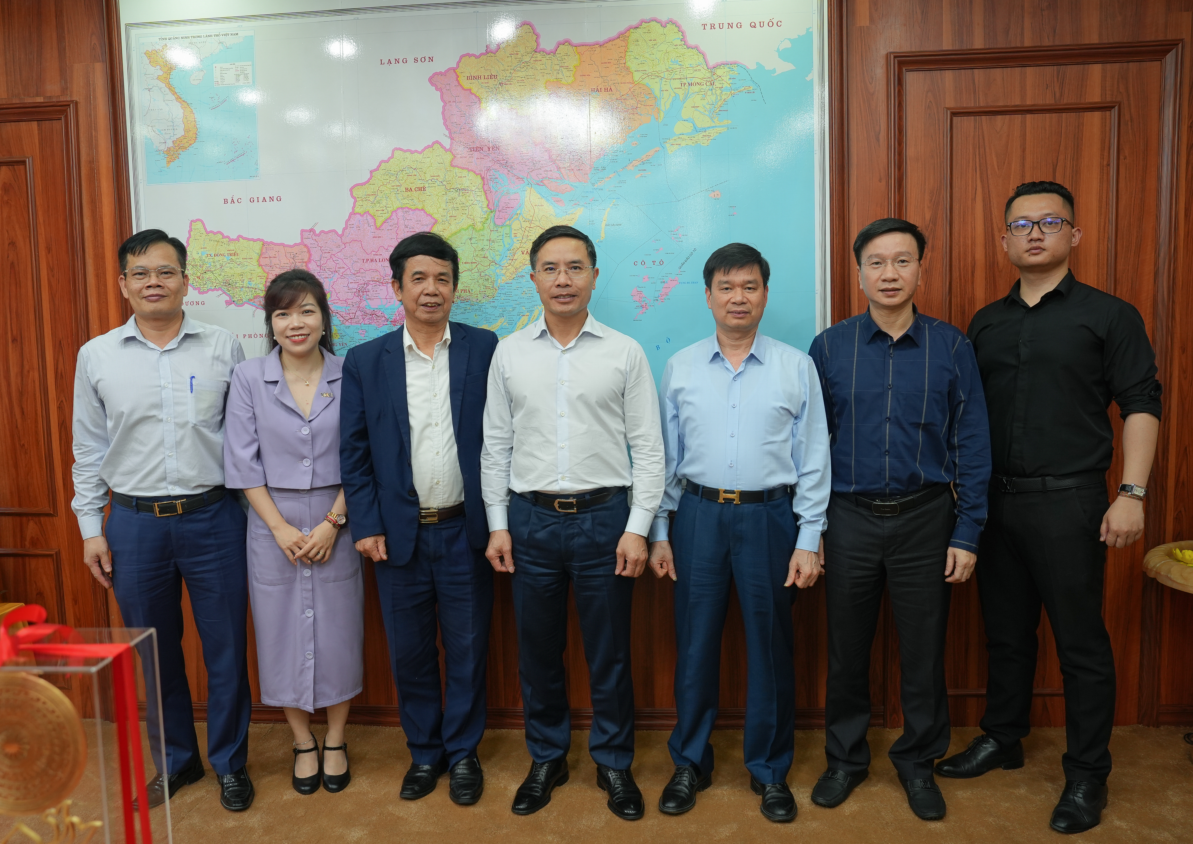 Chủ tịch Trung tâm Trọng tài Quốc tế Việt Nam (VIAC) gặp gỡ và làm việc với Chủ tịch UBND tỉnh Quảng Ninh