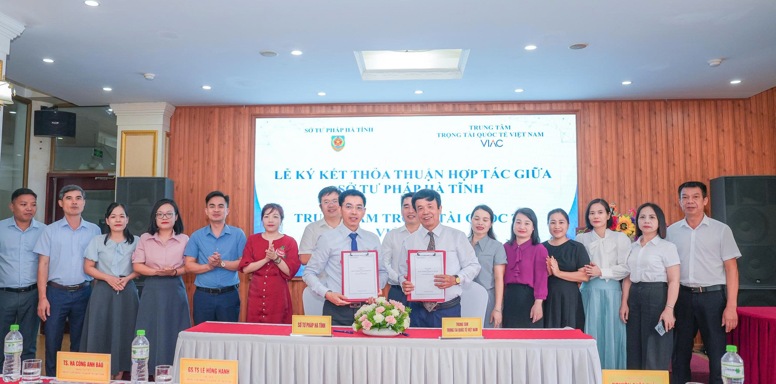 Hội nghị tập huấn về kỹ năng soạn thảo, đàm phán, ký kết Hợp đồng và giải quyết tranh chấp phát sinh và Lễ ký kết Biên bản Ghi nhớ Hợp tác (MoU) giữa Sở Tư pháp và Trung tâm Trọng tài Quốc tế Việt Nam (VIAC)