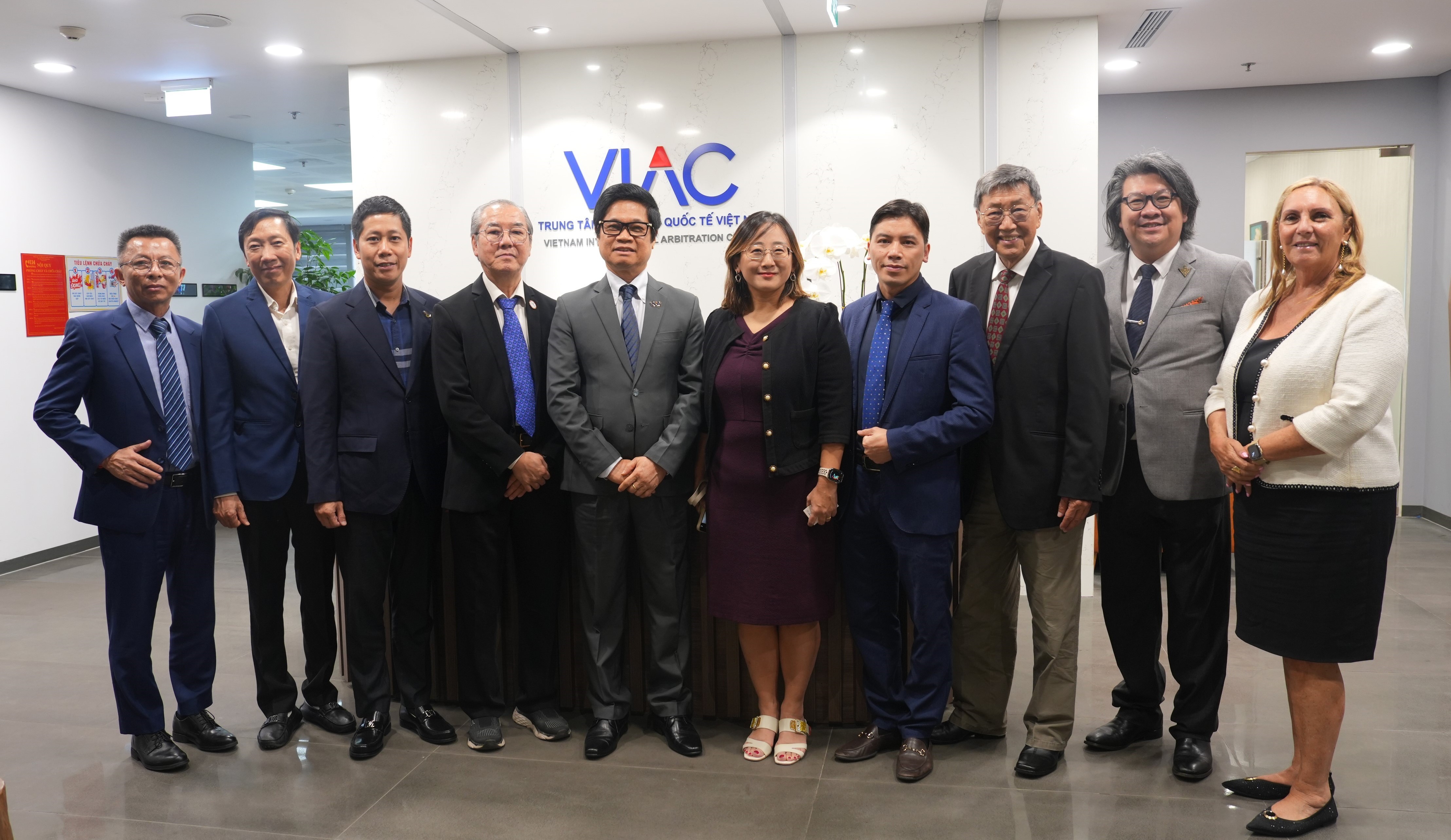 VIAC và VMC tiếp và làm việc với đại diện Singapore Society of Mediation Professionals (SMP) và ResoX